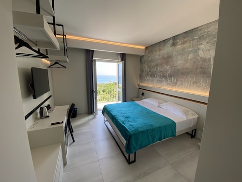 Aether Suites Tropea