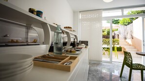 A breakfast buffet with various food items and condiments. - Aether Suites Tropea (Tropea)