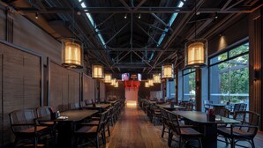 A conference room with long tables and chairs, large windows, and hanging lamps. - Blossom House Prince Kung's Mansion · Beijing Houhai (Beijing)