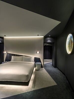 Lakeview Deluxe Suite | Premium bedding, minibar, in-room safe, desk - Blossom House Beijing Houhai (Beijing)
