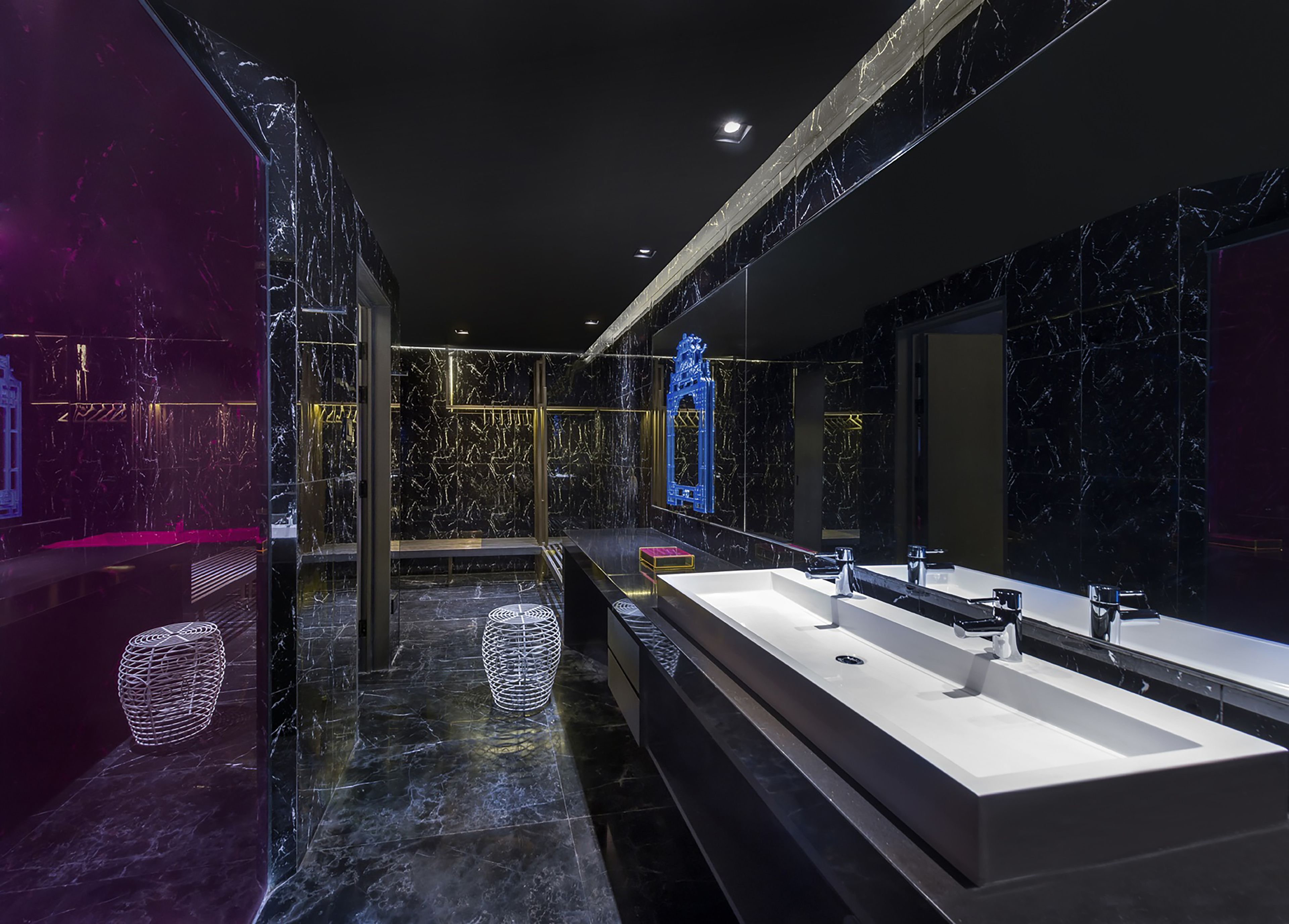 vue courtyard suite | bathroom | shower, free toiletries, hair dryer, towels