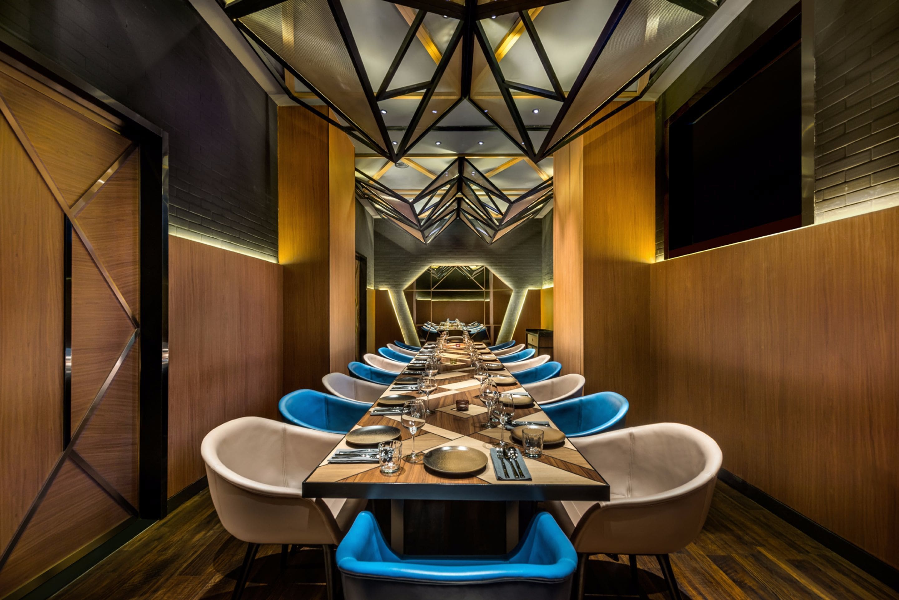 breakfast, lunch and dinner served