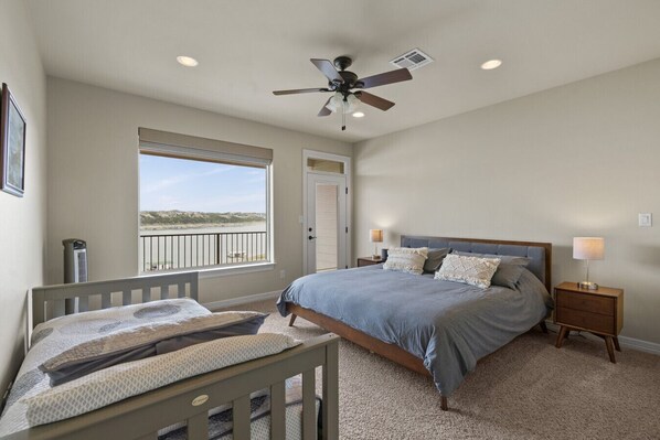 4 bedrooms, desk, iron/ironing board, travel crib