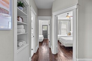5 chambres, fer et planche à repasser, accès au Wi-Fi (inclus)