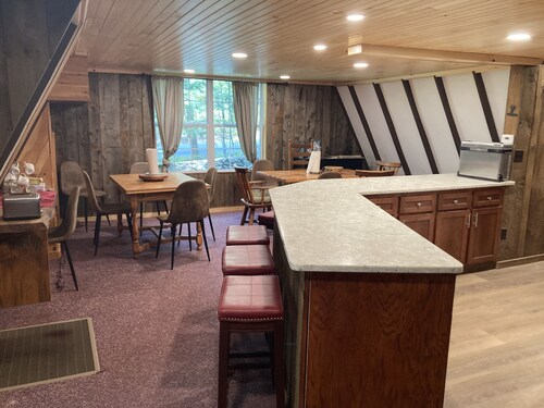 Mountain Getaway, 10 Minutes To Mount Snow And Into Town!