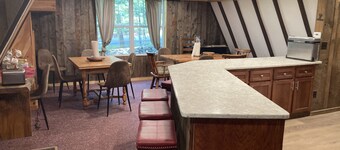 Mountain Getaway, 10 Minutes To Mount Snow And Into Town!