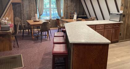 Mountain Getaway, 10 Minutes To Mount Snow And Into Town!