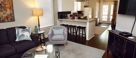 Smart TV, Netflix, books, streaming services