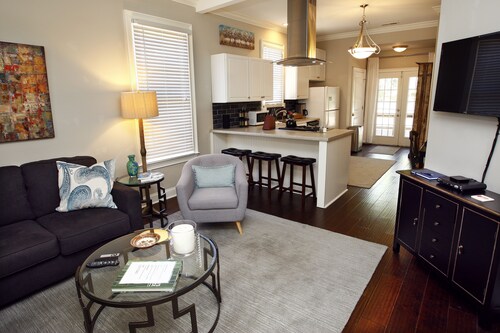 Jefferson Blue Door ...... Charmantes renoviertes Cottage in Midtown 