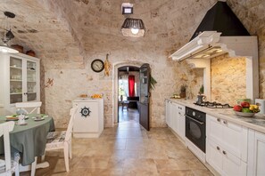 Fridge, oven, stovetop, dishwasher - Trulli Littoria 4, Emma Villas (Castellana Grotte)