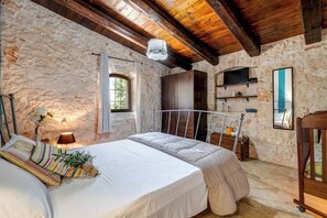 2 bedrooms, iron/ironing board, free WiFi, bed sheets - Trulli Littoria 4, Emma Villas (Castellana Grotte)