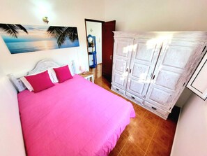 2 bedrooms, iron/ironing board, travel cot, free WiFi