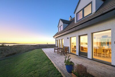Shore Croft a luxury house on the beach 
