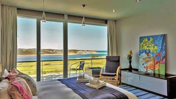 5 bedrooms, in-room safe, desk, iron/ironing board
