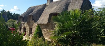 Authentique chaumière proche port/plages, parc privé entièrement clôturé