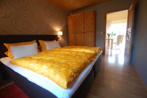 2 bedrooms, iron/ironing board, travel crib, free WiFi