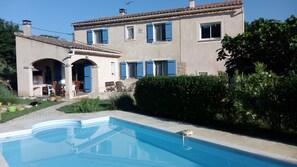 Pool - cottage in the center of tourist places (Piolenc)