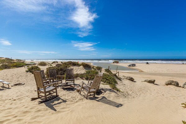 Plage, chaises longues