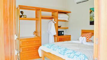 1 bedroom, in-room safe, WiFi, bed sheets