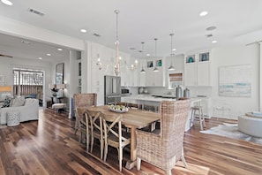 Interior - AMAZING HOME Close to beach and Seaside. Golf Cart, Beach Gear, 4 Bikes included (Santa Rosa Beach)