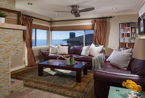 Fernseher, Kamin, DVD-Player