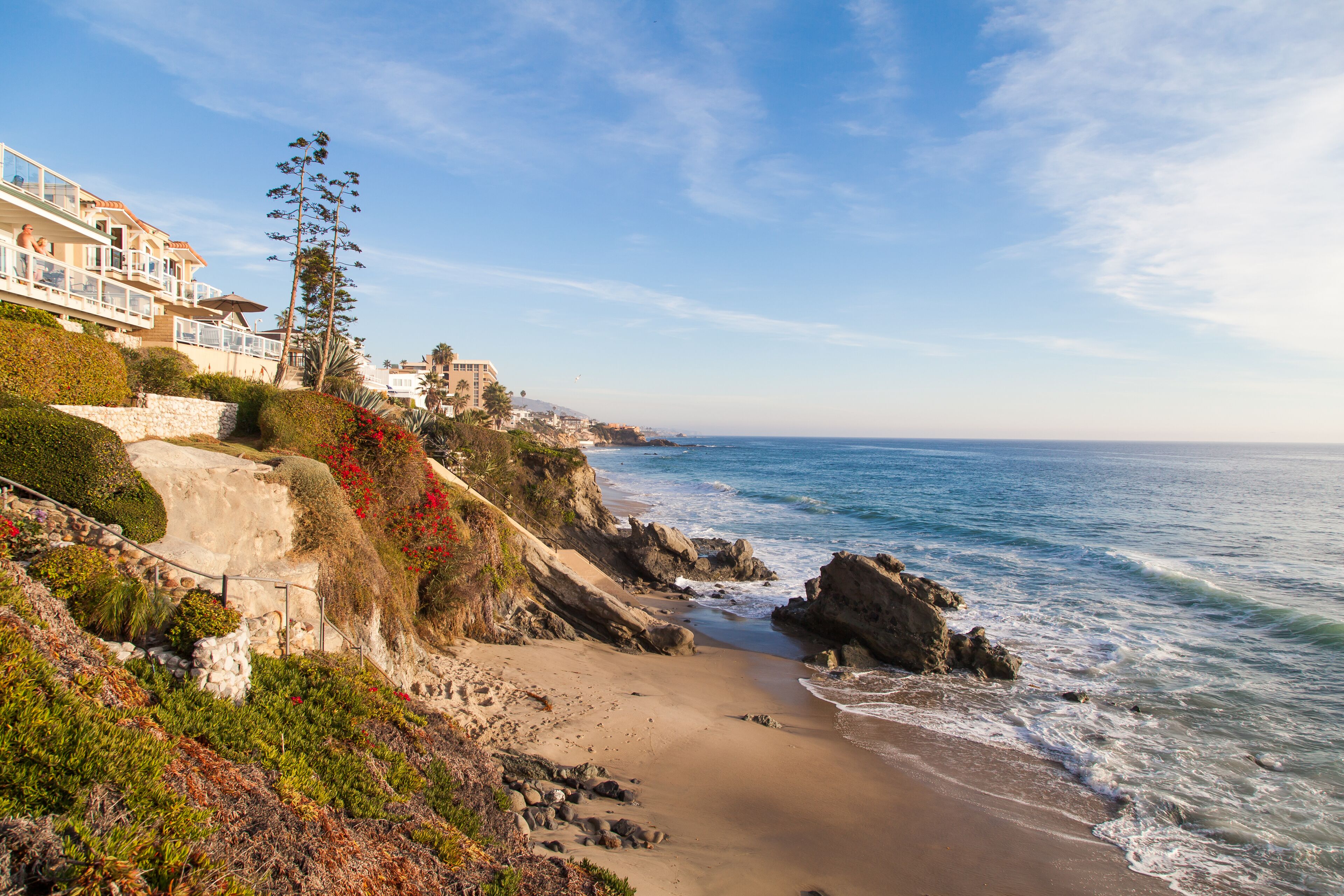 ビーチの近く、サンラウンジャー