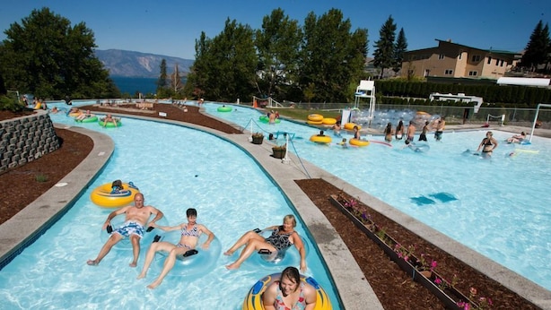 A swimming pool with multiple lanes and people using inflatable tubes. - Steps to Lakefront Park. Close to Town, Waterslides, Wineries, and Golf Courses. (Chelan)
