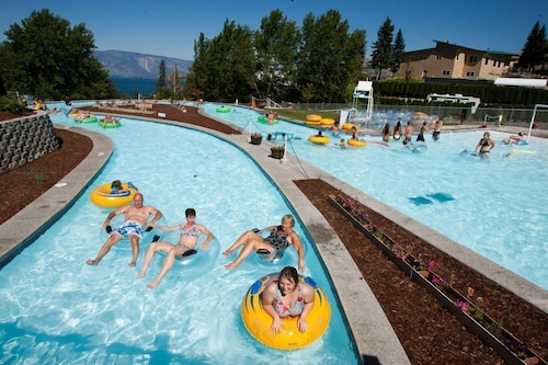 Steps to Lakefront Park. Close to Town, Waterslides, Wineries, and Golf Courses.