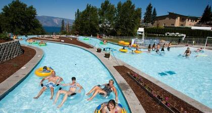 Steps to Lakefront Park. Close to Town, Waterslides, Wineries, and Golf Courses.