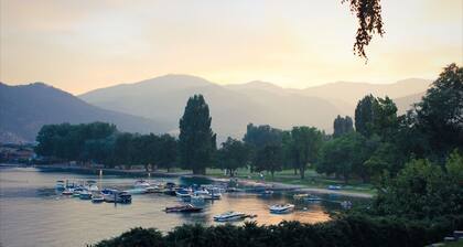 Steps to Lakefront Park. Close to Town, Waterslides, Wineries, and Golf Courses.
