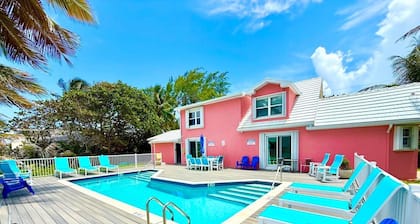 The Pink Beach House - Private House and Pool directly on the Beach, Rum Point
