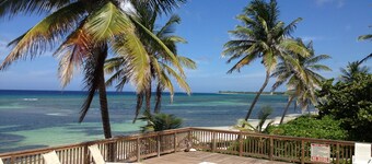 The Pink Beach House - Private House and Pool directly on the Beach, Rum Point