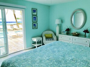 3 chambres, bureau, fer et planche à repasser, lit parapluie