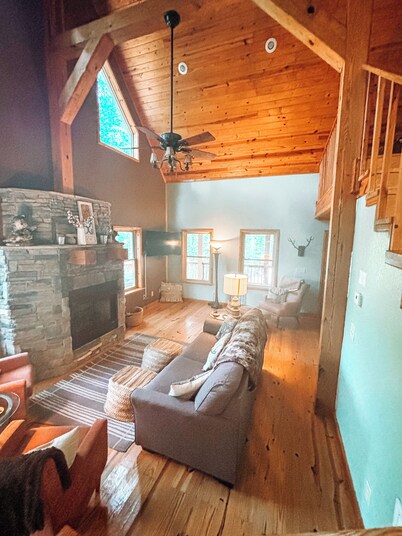  Fall in a Ouachita Mt cabin, close to lake  crystal digging, hiking, biking