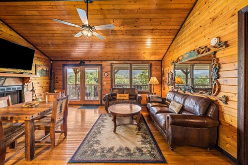 Couples Getaway-2 King Beds-SL 4-9 Mins to D'wood- Many Bear Visits-Clean Cabin