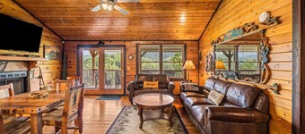 Couples Getaway-2 King Beds-SL 4-9 Mins to D'wood- Many Bear Visits-Clean Cabin