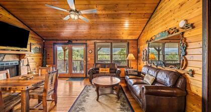 Couples Getaway-2 King Beds-SL 4-9 Mins to D'wood- Many Bear Visits-Clean Cabin