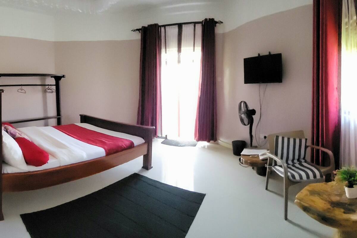 Deluxe Cottage, Garden View | Premium bedding, in-room safe, desk, bed sheets