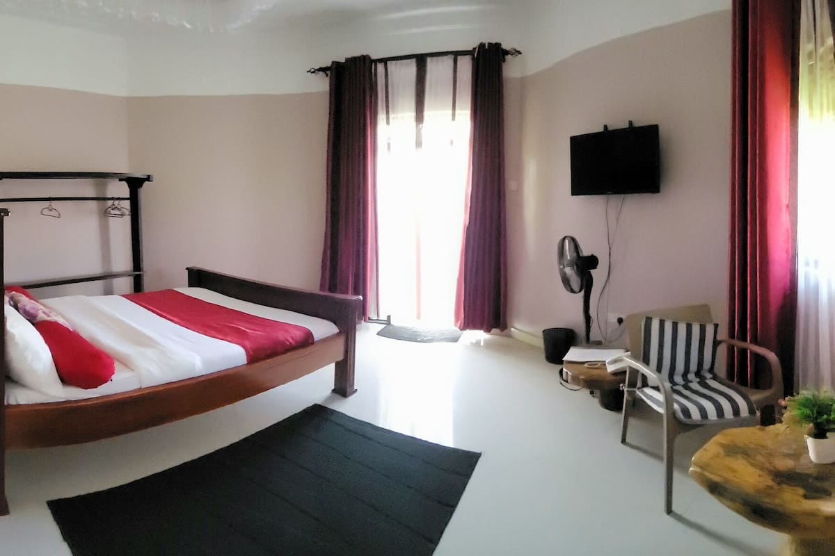 Deluxe Cottage, Garden View | Premium bedding, in-room safe, desk, bed sheets