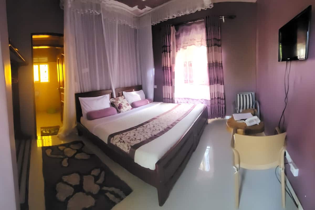 Superior Double Room, Garden View | Premium bedding, in-room safe, desk, bed sheets