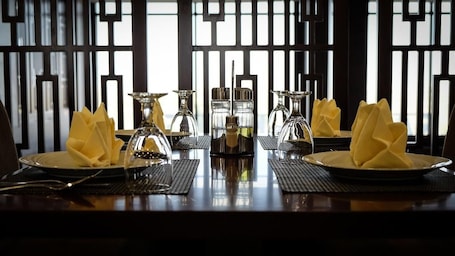 Se sirven desayunos, almuerzos y cenas; cocina internacional