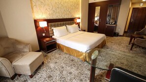 迷你吧、客房内保险箱、遮光窗帘、免费 WiFi