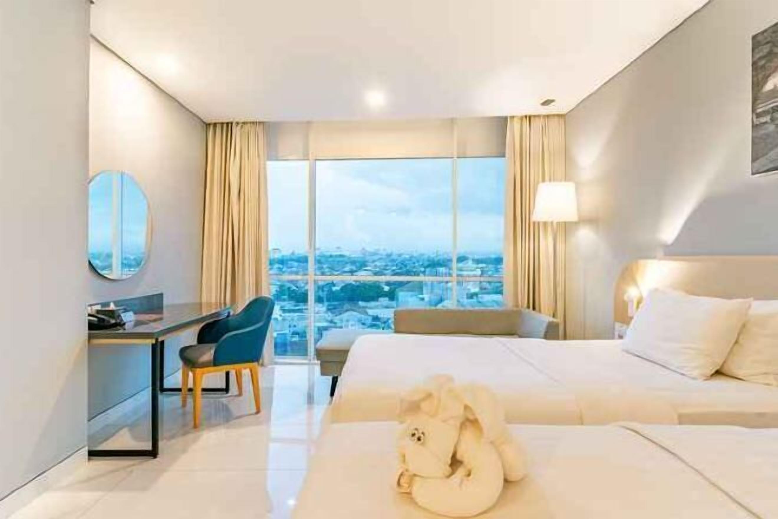 Minibar, Zimmersafe, Schreibtisch, laptopgeeigneter Arbeitsplatz