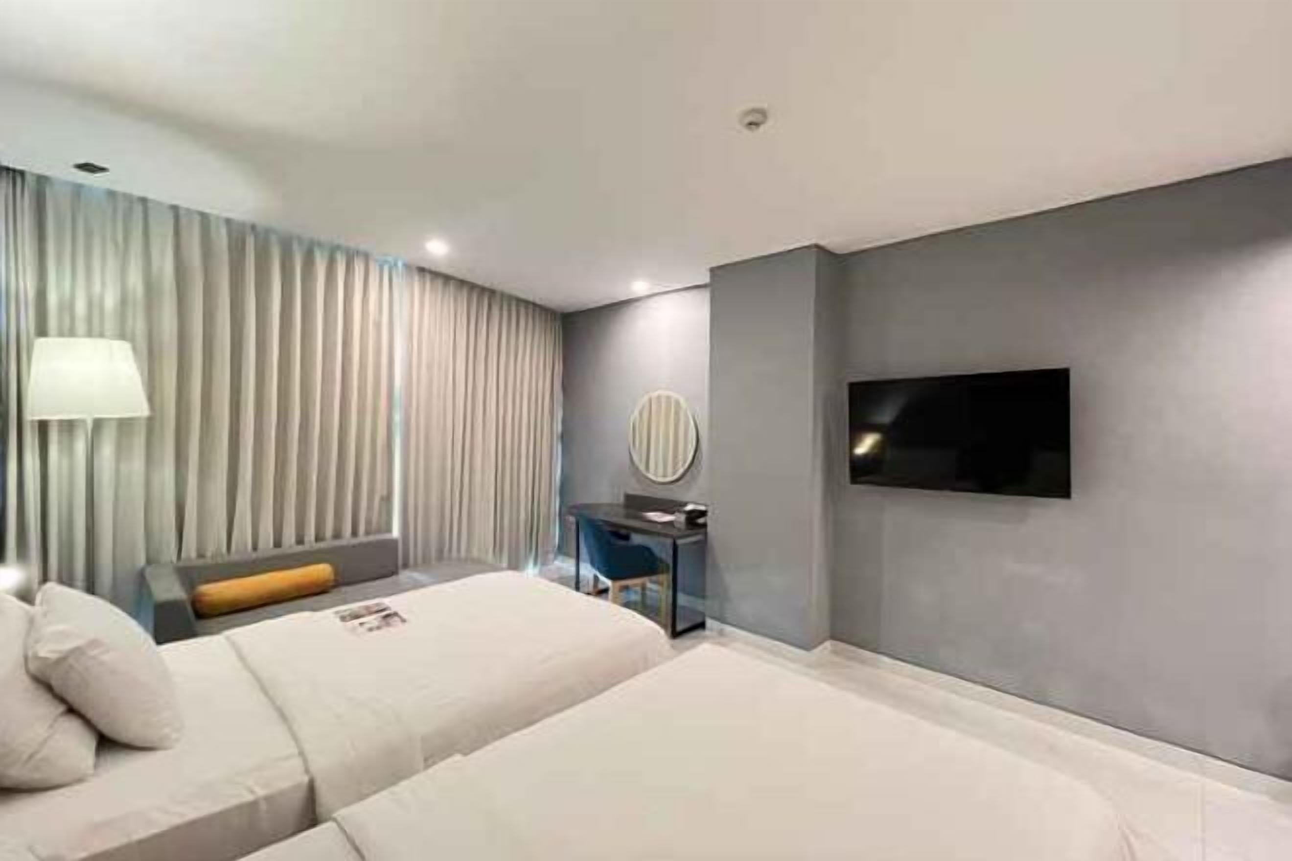 Minibar, in-room safe, desk, laptop workspace