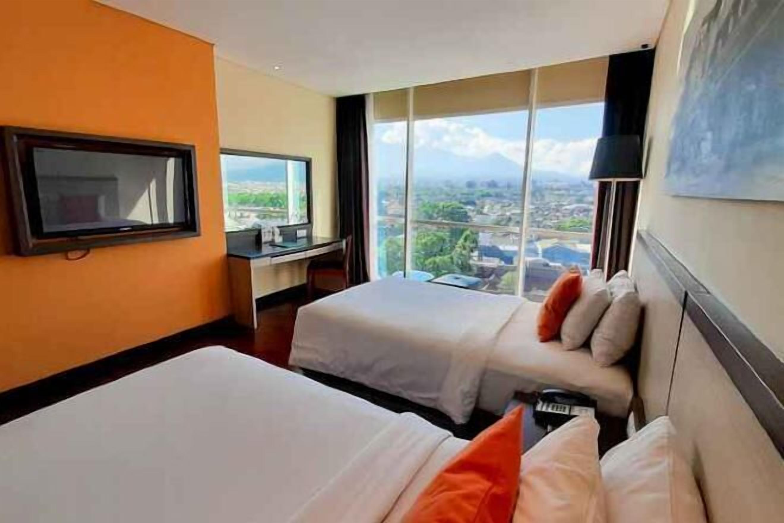 Minibar, in-room safe, desk, laptop workspace