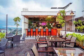 Breakfast, lunch and dinner served - The 1O1 Malang OJ (Malang)