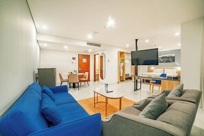 Suite (The 101) | Minibar, caja de seguridad en la habitación y escritorio 
