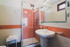 Superior Double Room, Sea View | Bathroom