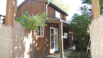 Mahoe Cottage – No Pets Allowed | Front of property