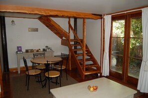 Cottage (Mahoe - No Pets Allowed) | Makan dalam bilik